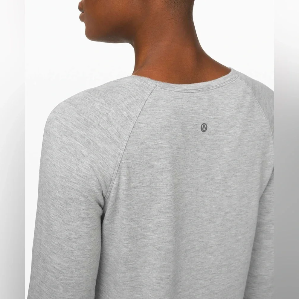 Lululemon Emerald Long Sleeve in Heathered Core Ultra Light Grey Size 8